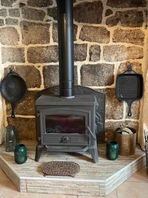 Saint-Michel-de-Montjoie Le Petit Fleur - The Little Flower, Cosy Cottage מראה חיצוני תמונה