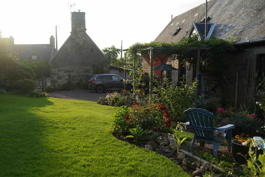 Saint-Michel-de-Montjoie Le Petit Fleur - The Little Flower, Cosy Cottage מראה חיצוני תמונה
