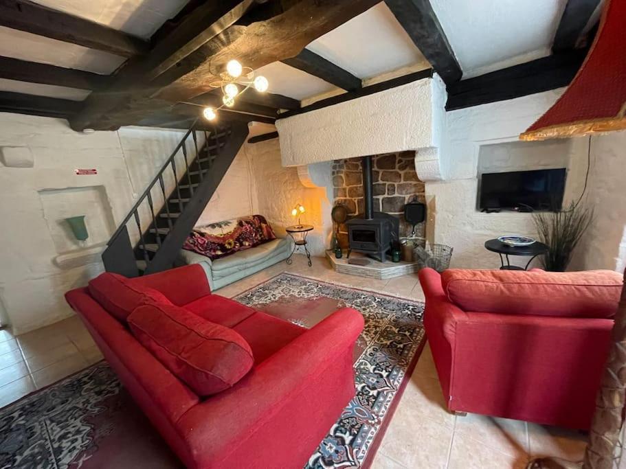 Saint-Michel-de-Montjoie Le Petit Fleur - The Little Flower, Cosy Cottage מראה חיצוני תמונה