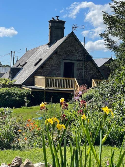 Saint-Michel-de-Montjoie Le Petit Fleur - The Little Flower, Cosy Cottage מראה חיצוני תמונה
