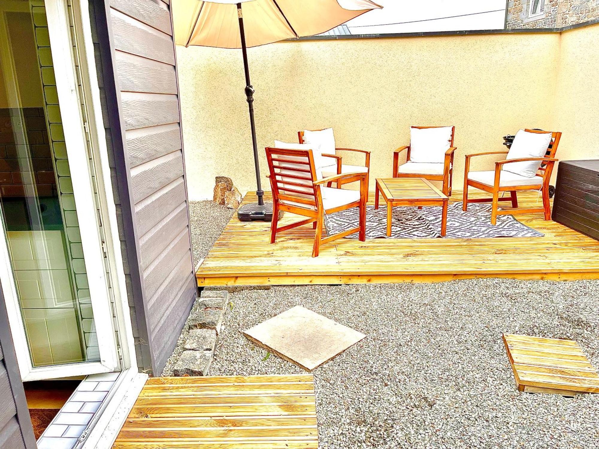 Saint-Michel-de-Montjoie Le Petit Fleur - The Little Flower, Cosy Cottage מראה חיצוני תמונה